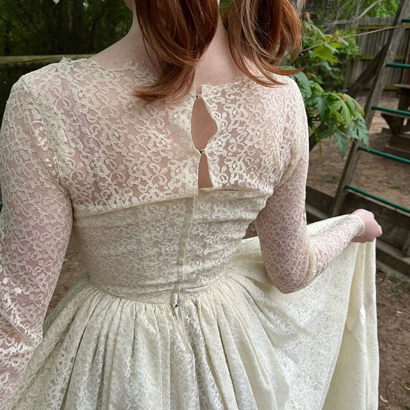 Vintage lace 1960’s long sleeve lace wedding dress - Picture 2 of 13